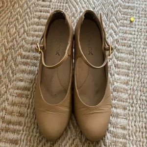 Capezio Women's Manhattan Character Shoe